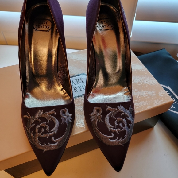 NWT NIB Mary Norton Desire Satin Pumps 39 - Picture 2 of 9